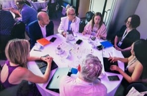 Ryhmätyöskentelyä CPE:n konferenssissa