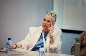 SSP:n puheenjohtaja Liisa Halme Vuori CPE:n kokouksessa
